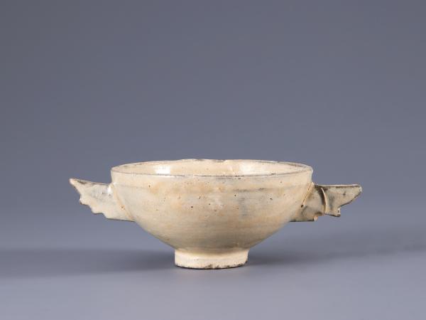White buncheong cup with two handles at opposite ends